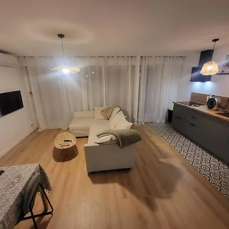 A Juan 6 Couchages アンティーブ